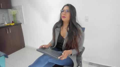 luna  online show from January 9, 11:24 am