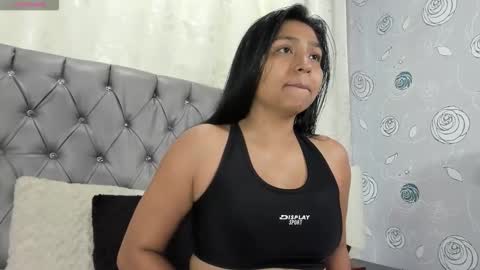 Snapshot of luna_evaa chatting on January 6, 1:59 pm Luna Eva online show from January 6, 1:59 pm