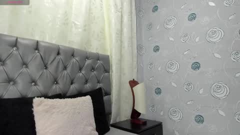 Snapshot of luna_evaa chatting on February 13, 2:24 pm Luna Eva online show from February 13, 2:24 pm