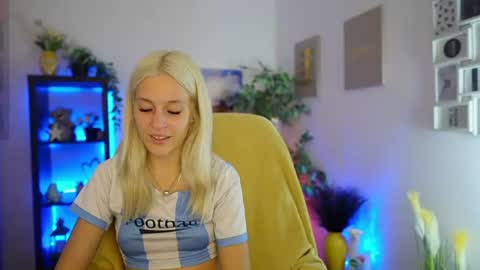 luna_grace18 online show from June 30, 1:01 pm