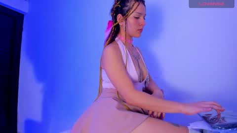 luna_hazard online show from December 9, 4:01 am