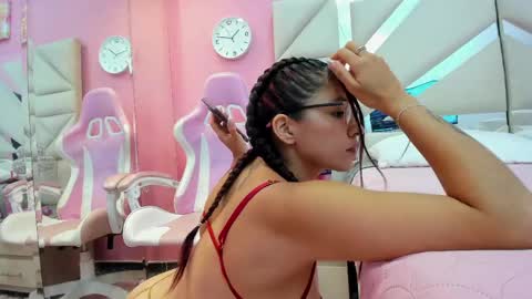 luna_hix online show from April 30, 3:46 am