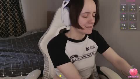 luna_loveeee online show from April 3, 4:21 am