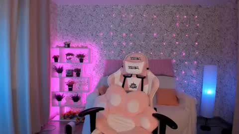 Lina  online show from March 12, 7:02 am