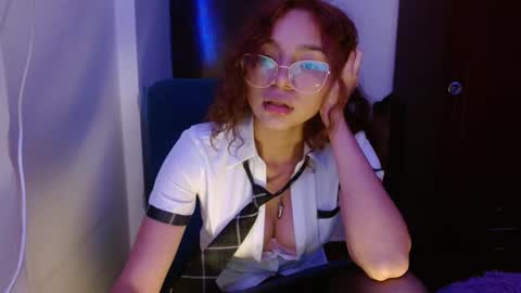 Snapshot of luna_rios69 chatting on September 27, 2:49 am luna_rios69 online show from September 27, 2:49 am