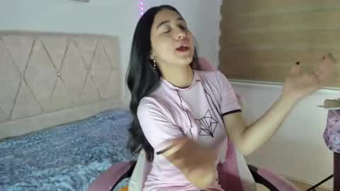 Snapshot of luna_roussee chatting on October 1, 10:49 pm luna_roussee online show from October 1, 10:49 pm