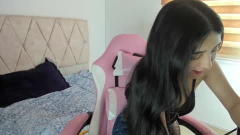 Snapshot of luna_roussee chatting on October 15, 6:52 pm luna_roussee online show from October 15, 6:52 pm