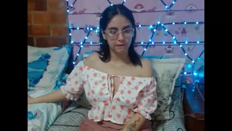 luna_vixxen online show from March 12, 5:46 am