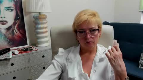 L u n a online show from April 23, 12:40 pm