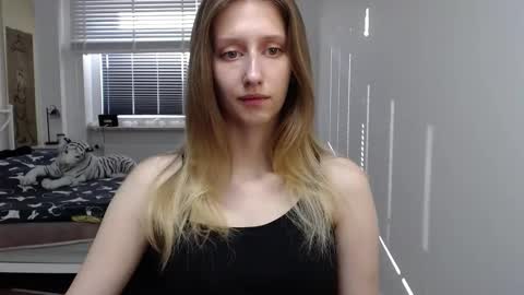 L U N A  online show from September 10, 5:29 am