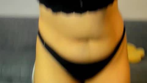 Snapshot of luna_yum chatting on February 9, 6:23 pm online show from February 9, 6:23 pm