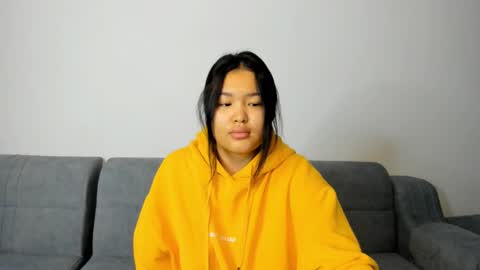 Snapshot of luna_yum chatting on February 17, 7:20 pm online show from February 17, 7:20 pm