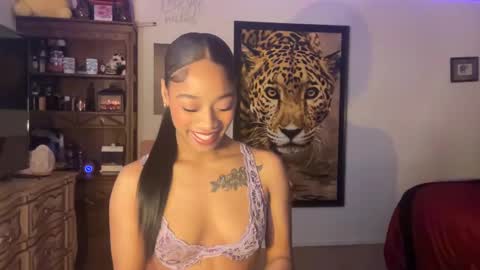 Snapshot of lunaa_11 chatting on December 3, 5:45 pm lunaa_11 online show from December 3, 5:45 pm