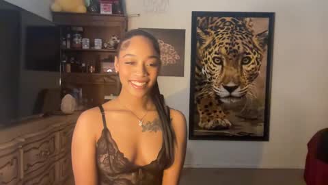 Snapshot of lunaa_11 chatting on December 5, 5:48 am lunaa_11 online show from December 5, 5:48 am