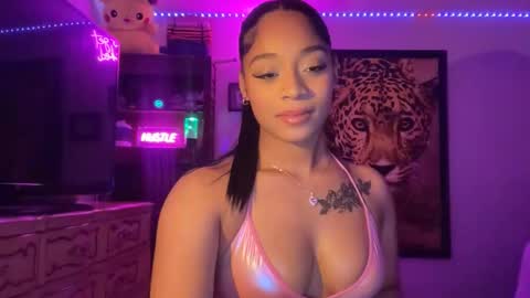 lunaa_11 online show from April 30, 5:25 am