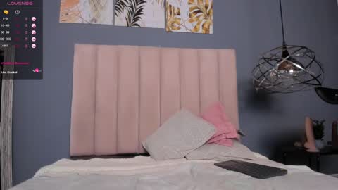 Luna  online show from December 15, 5:10 pm