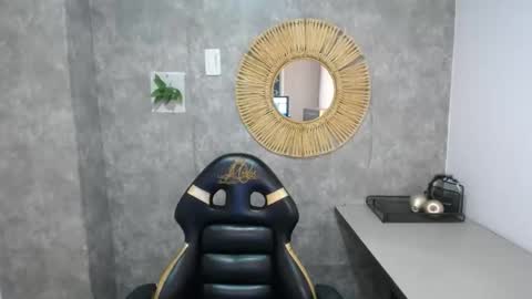 lunaa_m_ online show from February 5, 12:20 am