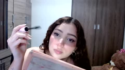 Snapshot of lunaa_sub chatting on August 3, 6:22 pm lunaa_sub online show from August 3, 6:22 pm