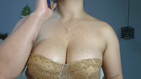 lunaaitana online show from December 18, 8:59 pm