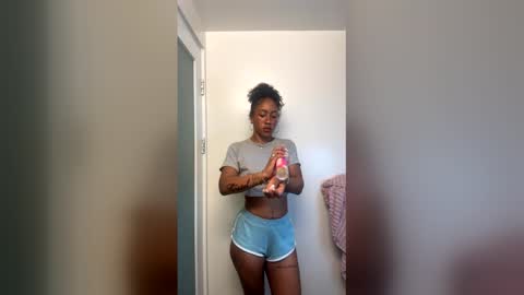 lunaalighttt online show from April 10, 1:55 am