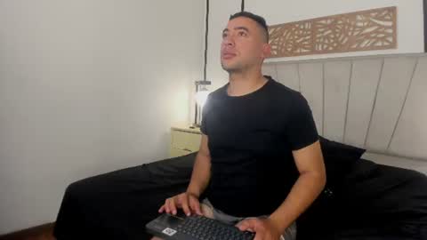 lunaanddante_ online show from June 23, 5:27 am