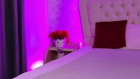 lunababe_ online show from May 7, 10:53 am