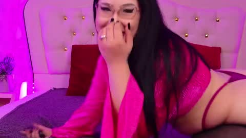 lunababe_ online show from May 11, 11:16 am