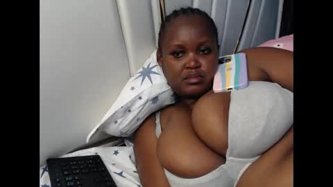 lunabloom01 online show from October 8, 6:05 pm