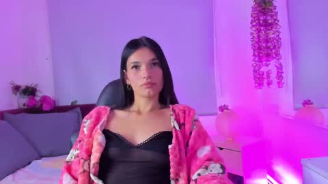 lunaduvall online show from February 6, 4:21 am