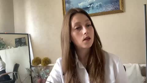 lunafeather online show from April 25, 5:54 am