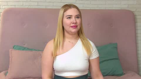 Snapshot of lunahouston chatting on February 7, 5:40 pm LunaHouston online show from February 7, 5:40 pm