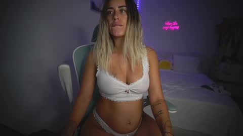 Laura online show from October 23, 10:08 pm