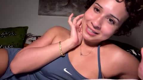 lunaloopzz online show from March 25, 1:00 am