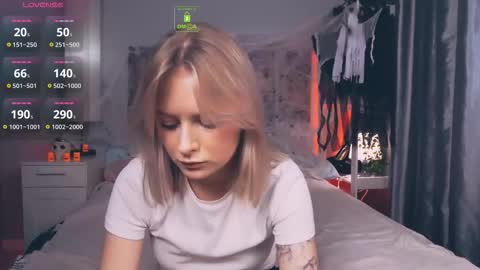 Snapshot of lunaluxyx chatting on October 16, 3:46 pm Luna online show from October 16, 3:46 pm