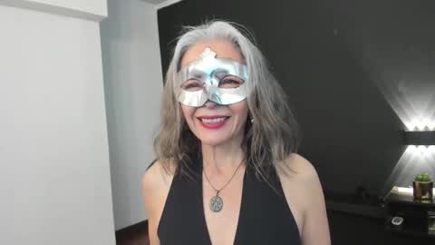 lunamisteriosa_ online show from September 26, 11:25 am