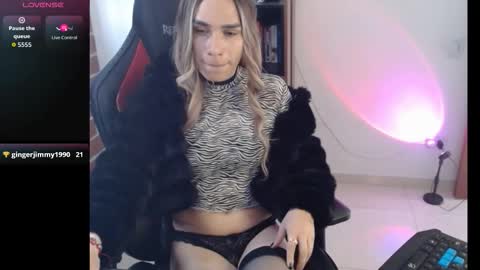 Snapshot of lunamora0 chatting on January 15, 2:21 pm lunamora0 online show from January 15, 2:21 pm