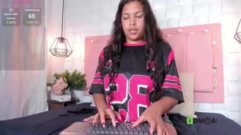 lunamorena__ online show from December 15, 6:23 pm