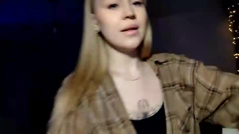 lunapeony online show from March 15, 9:21 pm