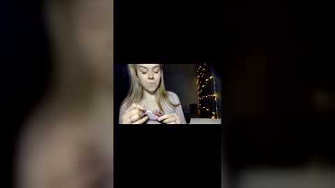 lunapeony online show from March 22, 10:46 pm