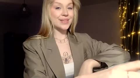 lunapeony online show from April 5, 6:05 pm