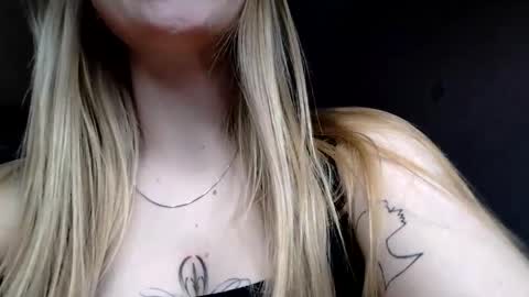 lunapeony online show from April 9, 7:52 pm