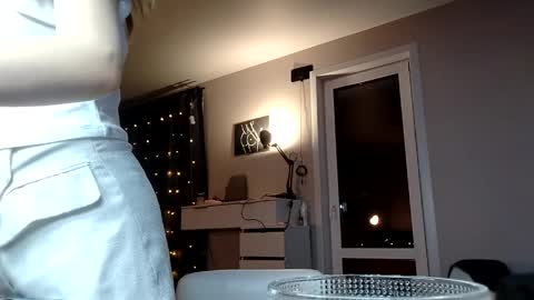 lunapeony online show from April 16, 7:47 pm