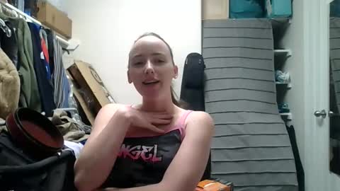 Snapshot of lunapixie2020 chatting on May 15, 2:51 am lunapixie2020 online show from May 15, 2:51 am