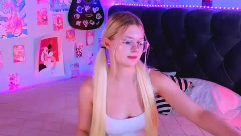 Snapshot of lunariafox chatting on July 15, 2:55 pm lunariafox online show from July 15, 2:55 pm