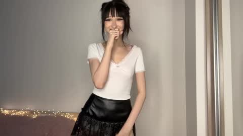 LunarMoly online show from April 15, 6:04 pm