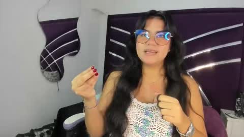 Snapshot of lunascarleht chatting on February 25, 1:54 pm lunascarleht online show from February 25, 1:54 pm