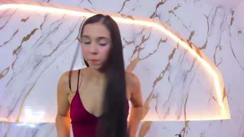 lunataylor_ online show from December 16, 1:27 pm