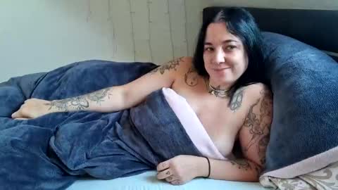 Luna  powered by bitch dust online show from December 16, 11:33 am