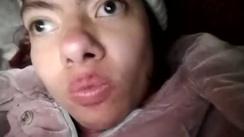 lunatraviesa28 online show from April 3, 8:29 pm