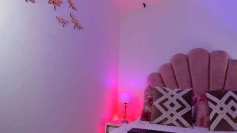 Luna   online show from March 1, 2:57 am